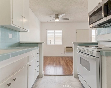 1835 N Alexandria Boulevard - Photo Thumbnail 14