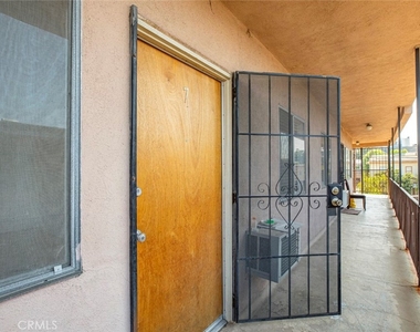1835 N Alexandria Boulevard - Photo Thumbnail 2
