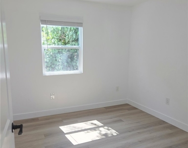 3931 E Cesar E Chavez Ave - Photo Thumbnail 5