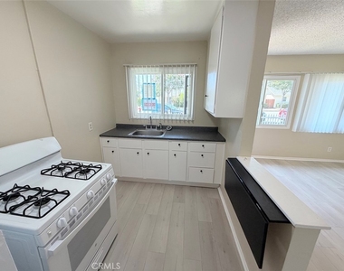 247 W 9th Street - Photo Thumbnail 3