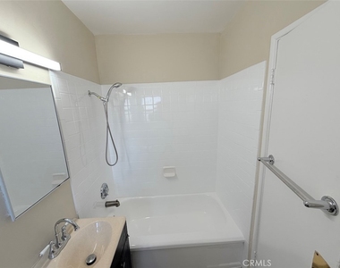 247 W 9th Street - Photo Thumbnail 6