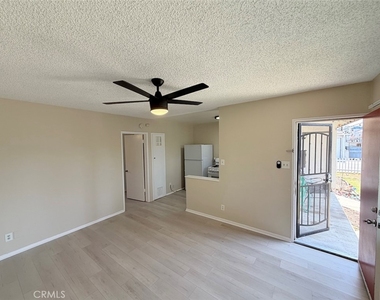 247 W 9th Street - Photo Thumbnail 2