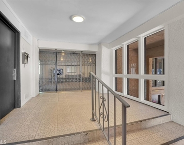 5412 Lindley Avenue - Photo Thumbnail 37