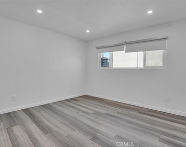 5412 Lindley Avenue - Photo Thumbnail 29
