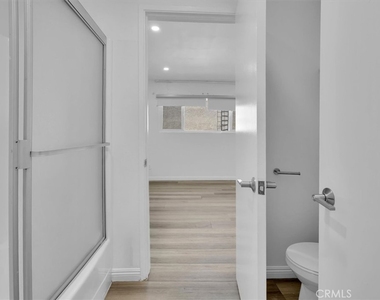 5412 Lindley Avenue - Photo Thumbnail 32