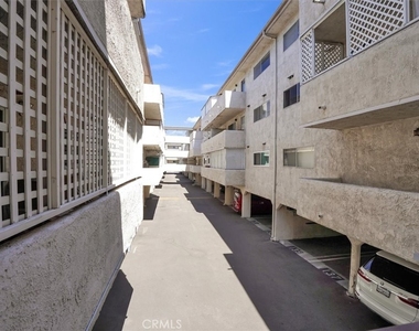5412 Lindley Avenue - Photo Thumbnail 34