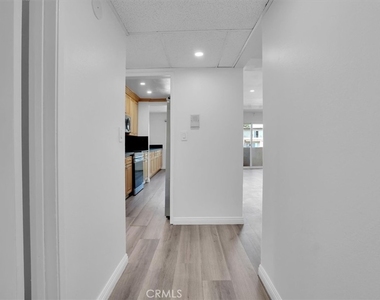 5412 Lindley Avenue - Photo Thumbnail 7