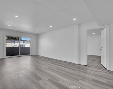 5412 Lindley Avenue - Photo Thumbnail 9