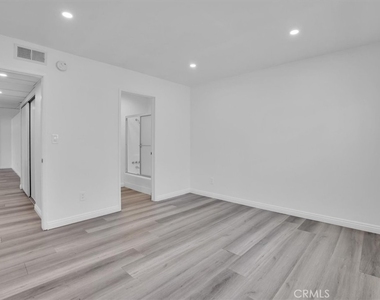 5412 Lindley Avenue - Photo Thumbnail 30