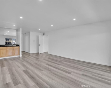 5412 Lindley Avenue - Photo Thumbnail 17