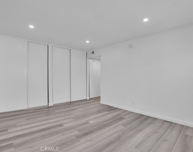5412 Lindley Avenue - Photo Thumbnail 27