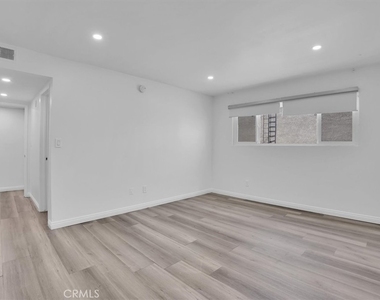 5412 Lindley Avenue - Photo Thumbnail 26