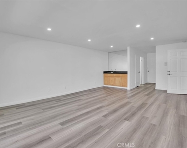 5412 Lindley Avenue - Photo Thumbnail 18