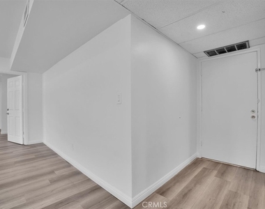 5412 Lindley Avenue - Photo Thumbnail 8