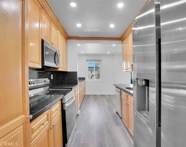 5412 Lindley Avenue - Photo Thumbnail 2