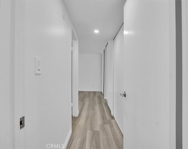 5412 Lindley Avenue - Photo Thumbnail 24