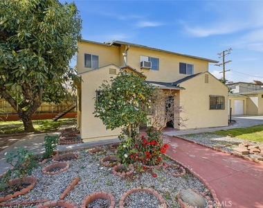 209 1/2 N Monterey - Photo Thumbnail 2