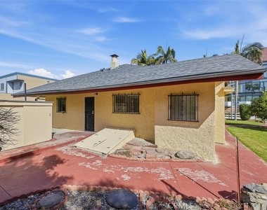209 N Monterey Street - Photo Thumbnail 6