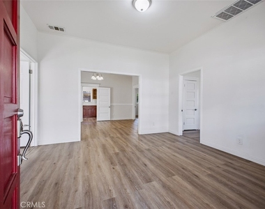 209 N Monterey Street - Photo Thumbnail 8