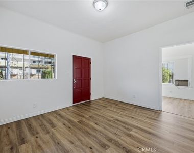 209 N Monterey Street - Photo Thumbnail 9