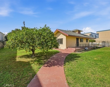 209 N Monterey Street - Photo Thumbnail 4