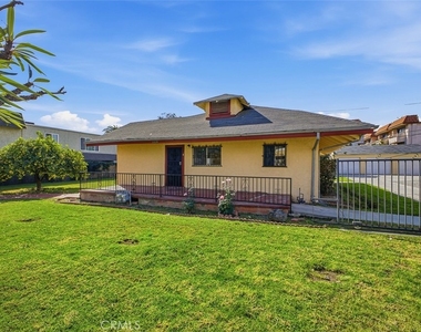 209 N Monterey Street - Photo Thumbnail 3