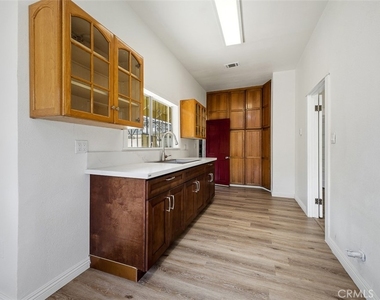 209 N Monterey Street - Photo Thumbnail 13