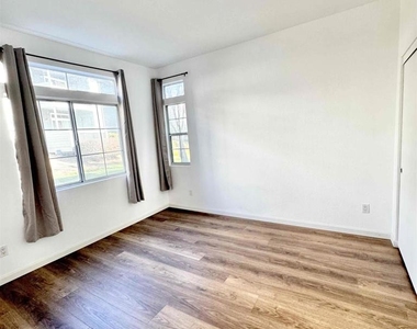 7860 Canyon Meadow Cir - Photo Thumbnail 10