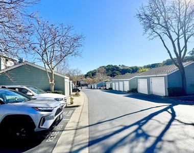 7860 Canyon Meadow Cir - Photo Thumbnail 27