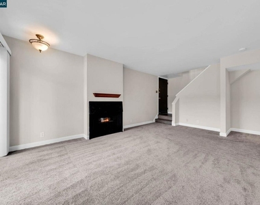 1812 Cole Ave - Photo Thumbnail 9