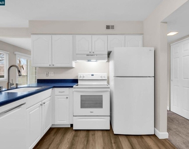 1812 Cole Ave - Photo Thumbnail 16