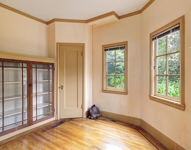 1542 Hawthorne Ter - Photo Thumbnail 13