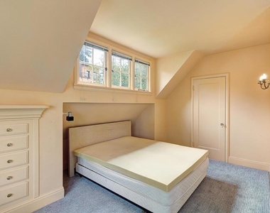 1542 Hawthorne Ter - Photo Thumbnail 17
