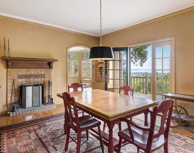 1542 Hawthorne Ter - Photo Thumbnail 8