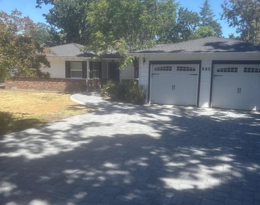 890 Hawthorne Dr - Photo Thumbnail 2