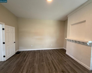 529 Carolina St - Photo Thumbnail 3