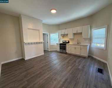 529 Carolina St - Photo Thumbnail 2