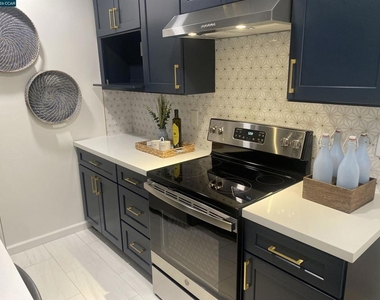 1599 Hays St - Photo Thumbnail 2