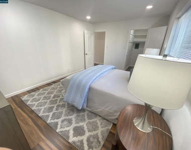 1599 Hays St - Photo Thumbnail 19