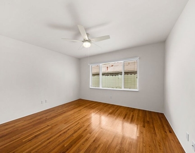 913 20th Street - Photo Thumbnail 8