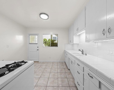 913 20th Street - Photo Thumbnail 5