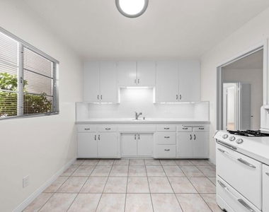 913 20th Street - Photo Thumbnail 4