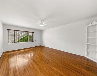 913 20th Street - Photo Thumbnail 2