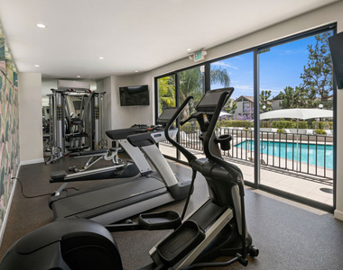 8787 Shoreham Drive - Photo Thumbnail 11