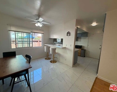 10760 Woodbine Street - Photo Thumbnail 2