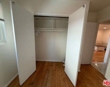 10760 Woodbine Street - Photo Thumbnail 6