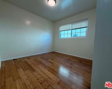 10760 Woodbine Street - Photo Thumbnail 5