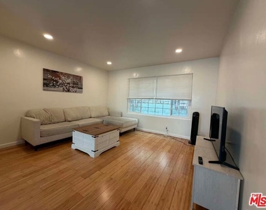 10760 Woodbine Street - Photo Thumbnail 4