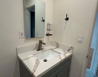 10760 Woodbine Street - Photo Thumbnail 9
