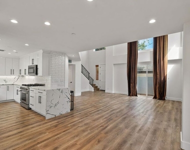 1107 Princeton Street - Photo Thumbnail 9